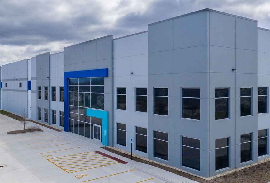 More Photos Of 325 Marriott Dr, Lincolnshire Manufacturing For Lease