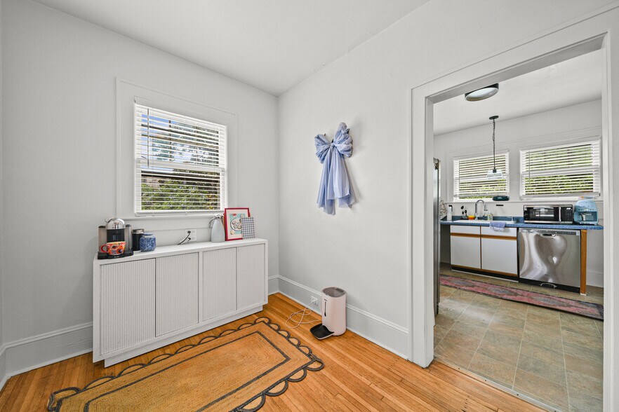 More Photos Of 610 Hawthorne Ln, Charlotte Office Residential For Sale