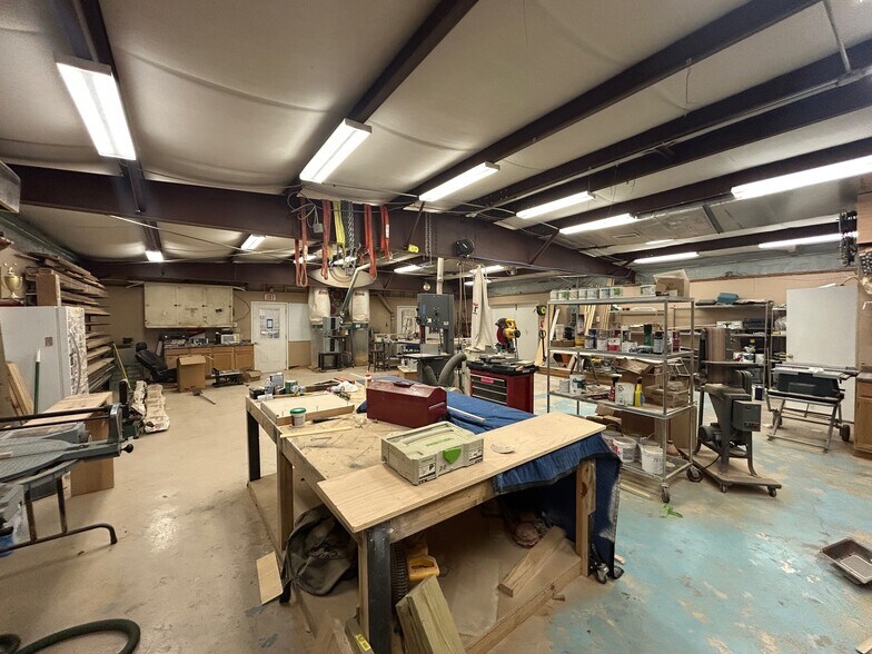 More Photos Of 145 N 13th St, Beaumont Industrial For Sale