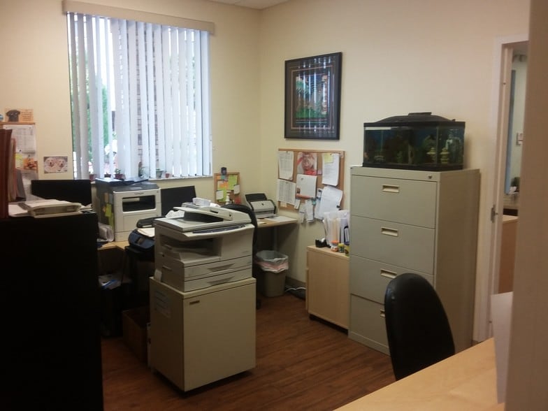 More Photos Of 3000-3006 US Highway 19, Holiday Medical For Sale