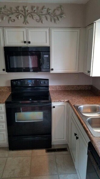 More Photos Of 100 Turnbridge Dr, Swansea Specialty For Sale