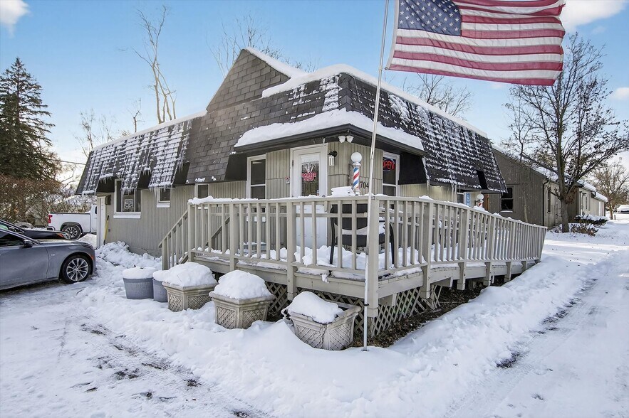 Primary Photo Of 7045 Cooley Lake Rd, West Bloomfield Freestanding For Sale