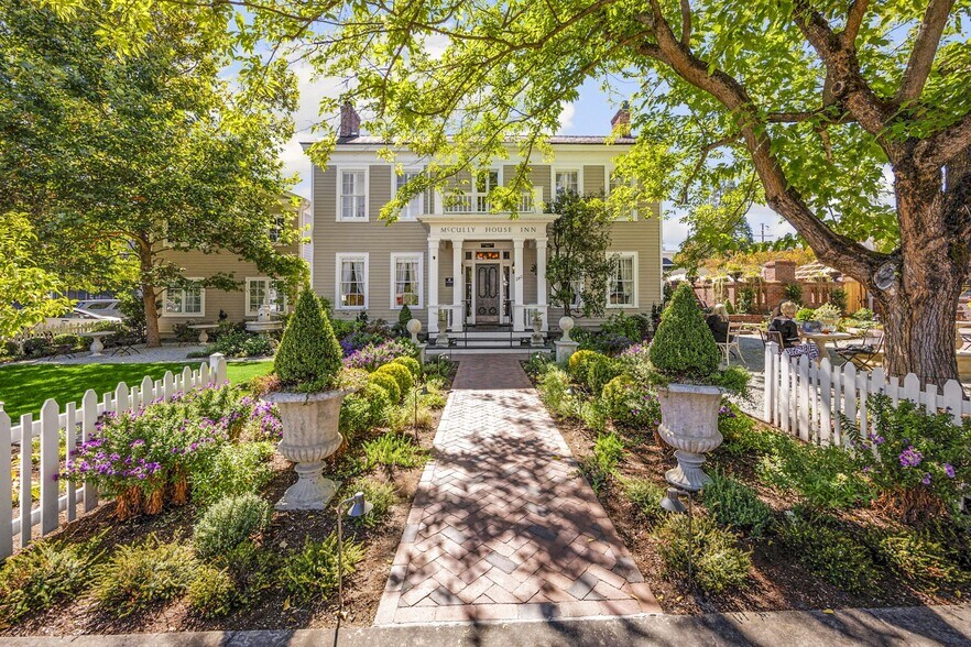 More Photos Of 240 E California St, Jacksonville Hotel For Sale