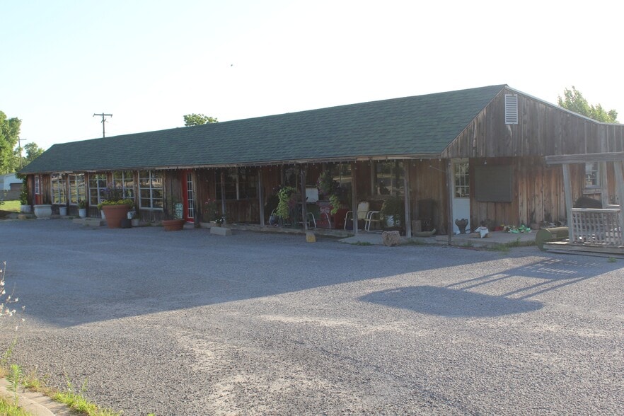 More Photos Of 2224 8th St, Woodward General Retail For Sale