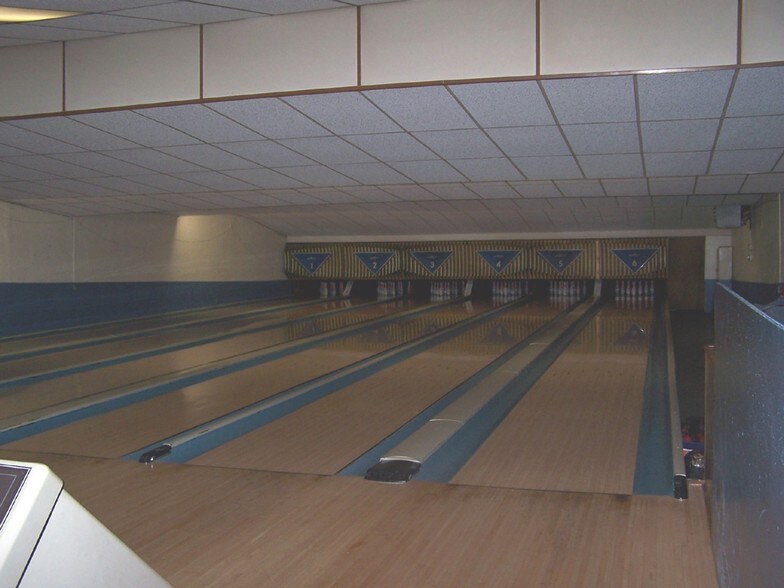 More Photos Of 527 Market St, Bolivar Bowling Alley For Sale