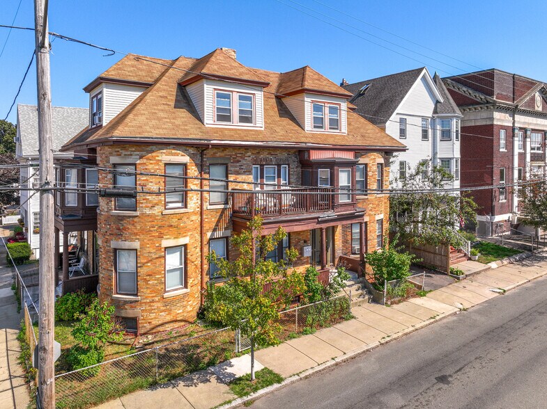 More Photos Of 5 Waveway Ave, Winthrop Apartments For Sale