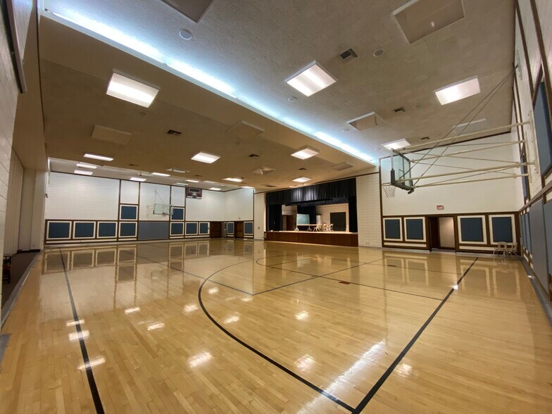 More Photos Of 7045 Farralone Ave, Canoga Park Religious Facility For Sale