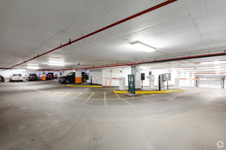 More Photos Of 500 Davis St, Evanston Office For Lease