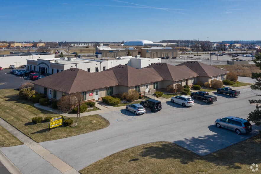 More Photos Of 27062-27100 Oakmead Dr, Perrysburg Medical For Lease