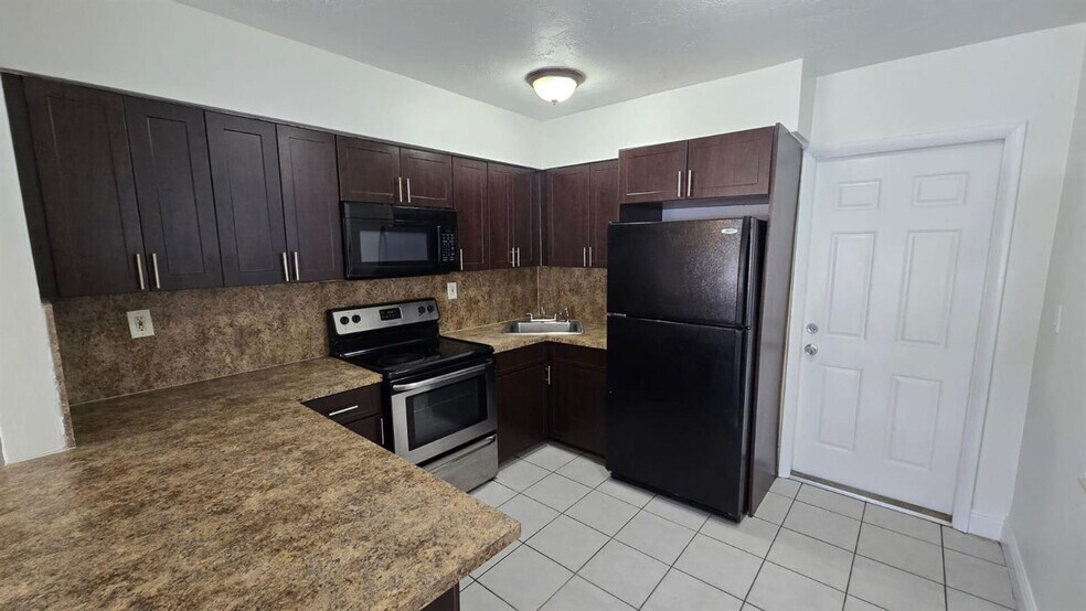 More Photos Of 6134 SW 40th Ct, Miramar Multifamily For Sale