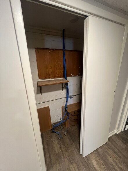 More Photos Of 908 E North St, Salina Warehouse For Lease