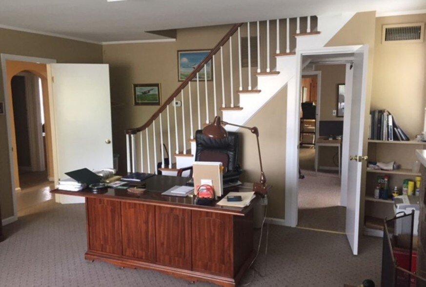 More Photos Of 226 E Main St, Huntington Office For Lease