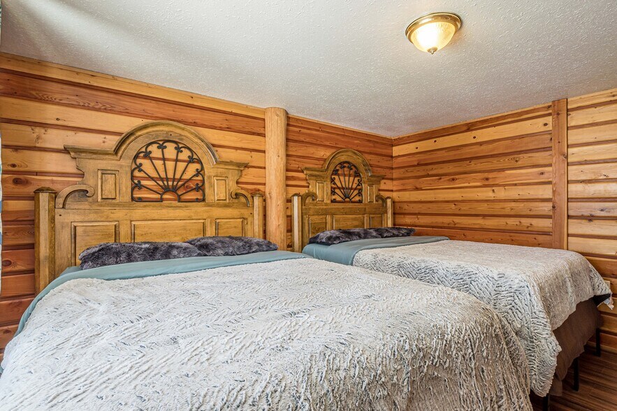 More Photos Of 21221 Baron Lake Dr, Cedaredge Hotel For Sale