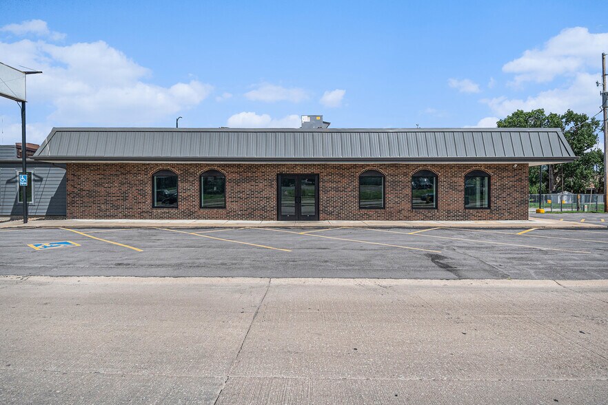 Primary Photo Of 3525 N 90th St, Omaha Freestanding For Sale