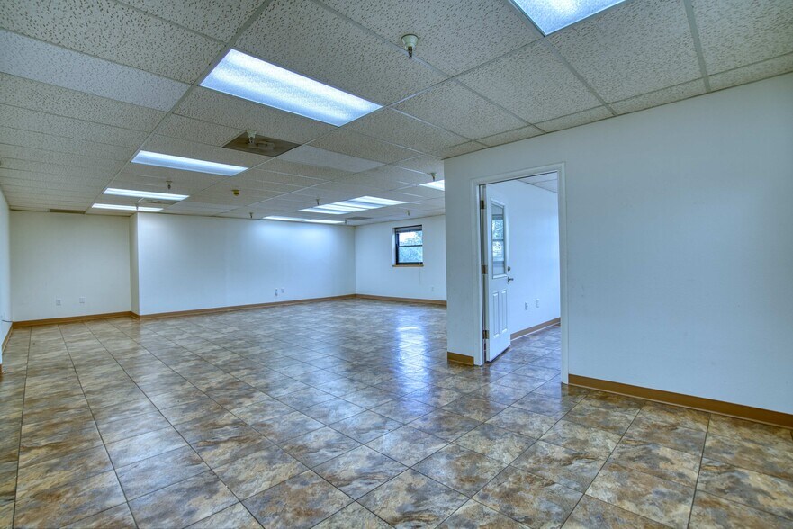 More Photos Of 5455 Spine Rd, Boulder Flex For Lease