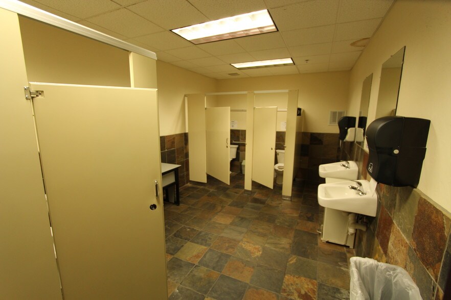 More Photos Of 1327-1331 Hwy 2 W, Kalispell Office For Lease