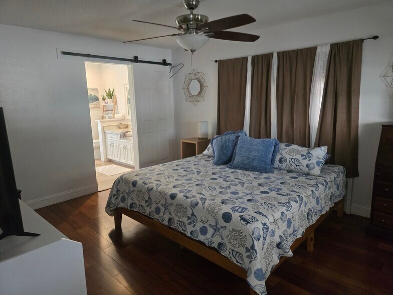 More Photos Of 108 75th St W, Bradenton Multifamily For Sale