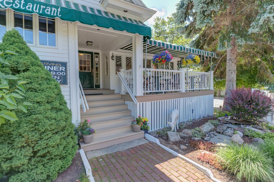 More Photos Of 200 Shore Rd, Ogunquit Restaurant For Sale