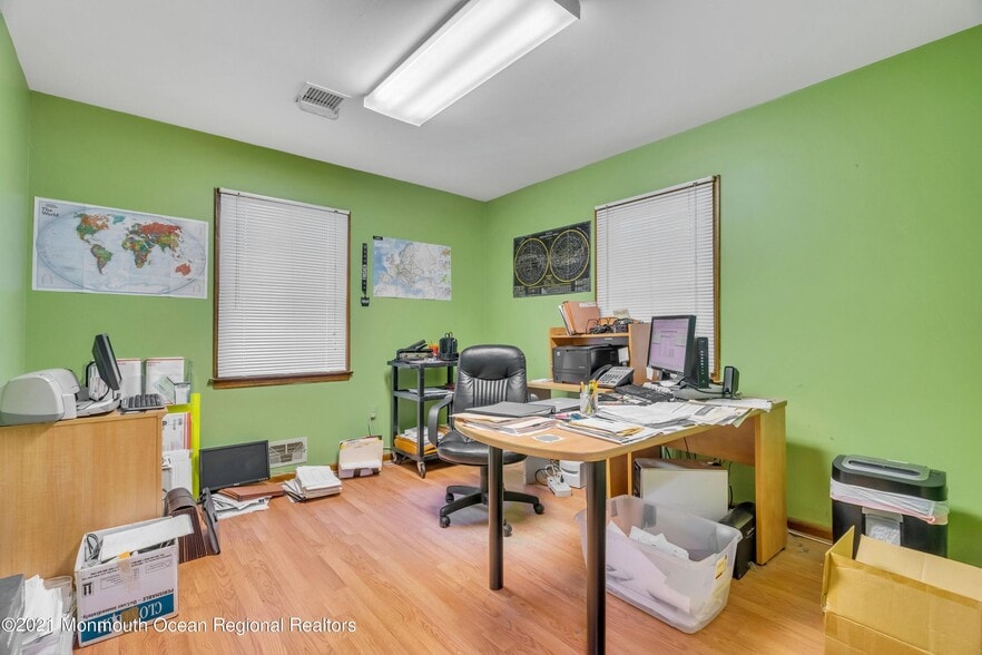 More Photos Of 2101 Lake Rd, Manchester Medical For Sale