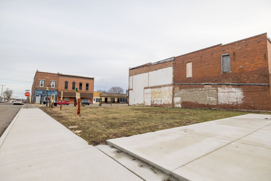 More Photos Of 111 W Union St, Goodland General Retail For Sale