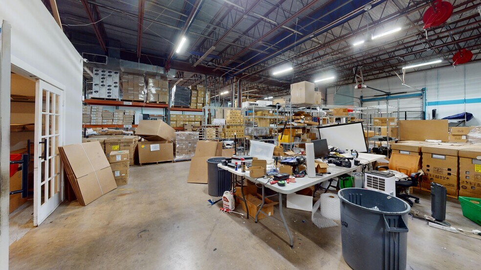 More Photos Of 10964-10966 Shady Trl, Dallas Distribution For Sale