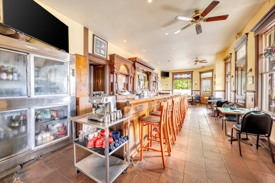 More Photos Of 5881 Sullivan Trl, Nazareth General Retail For Sale