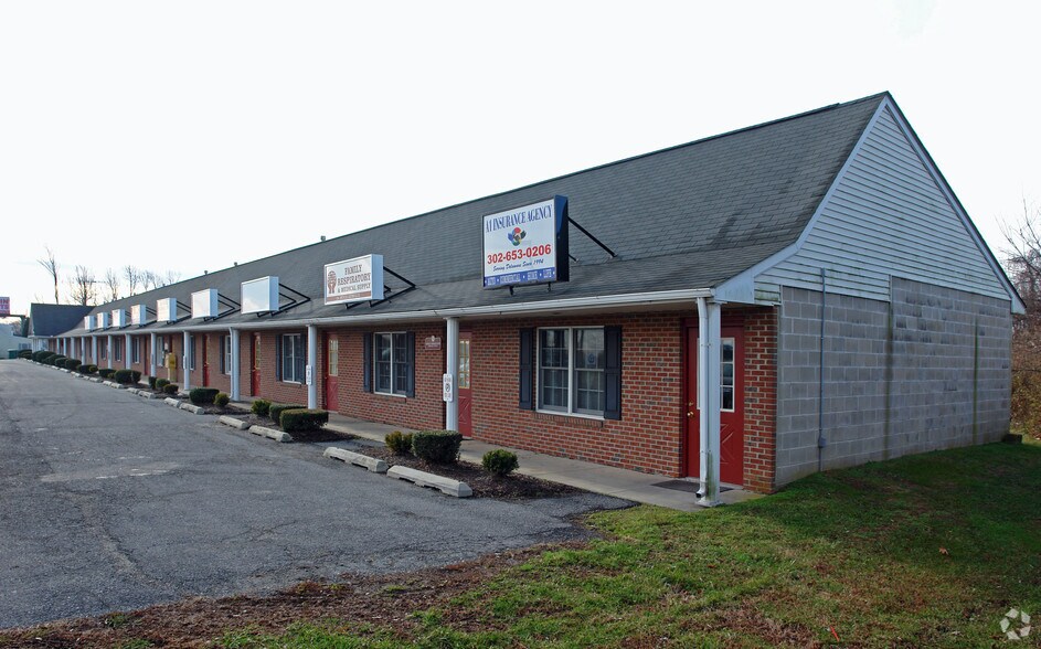 More Photos Of 5609-5621 Dupont Pky, Smyrna Office For Lease