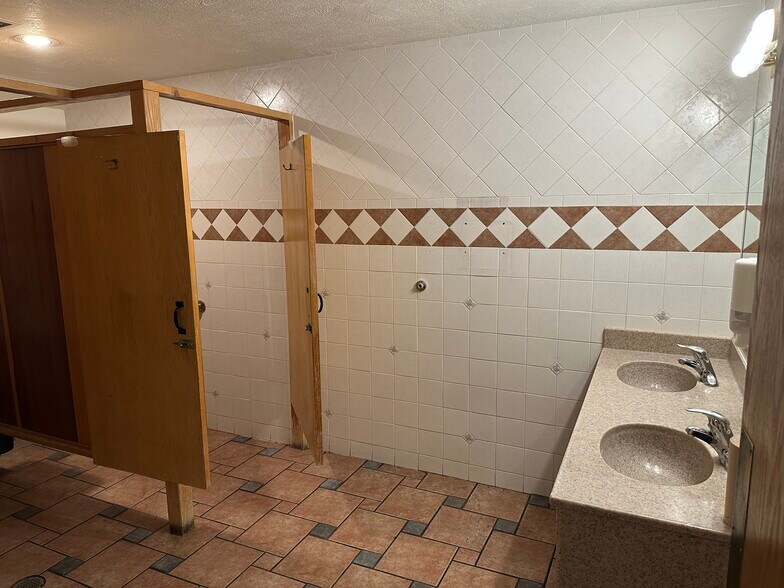 More Photos Of 753 Horizon Ct, Grand Junction Restaurant For Sale