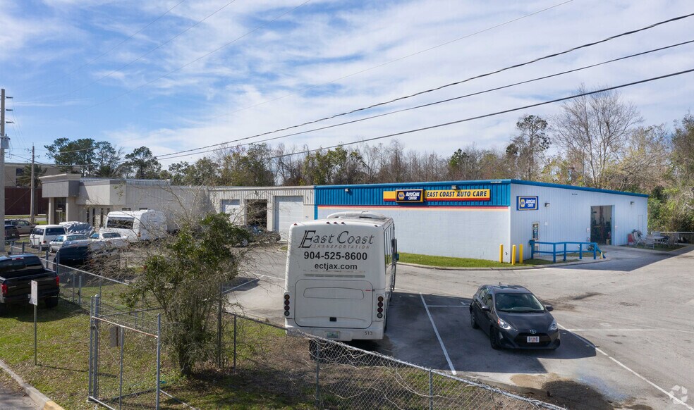 More Photos Of 14125 Beach Blvd, Jacksonville Warehouse For Lease