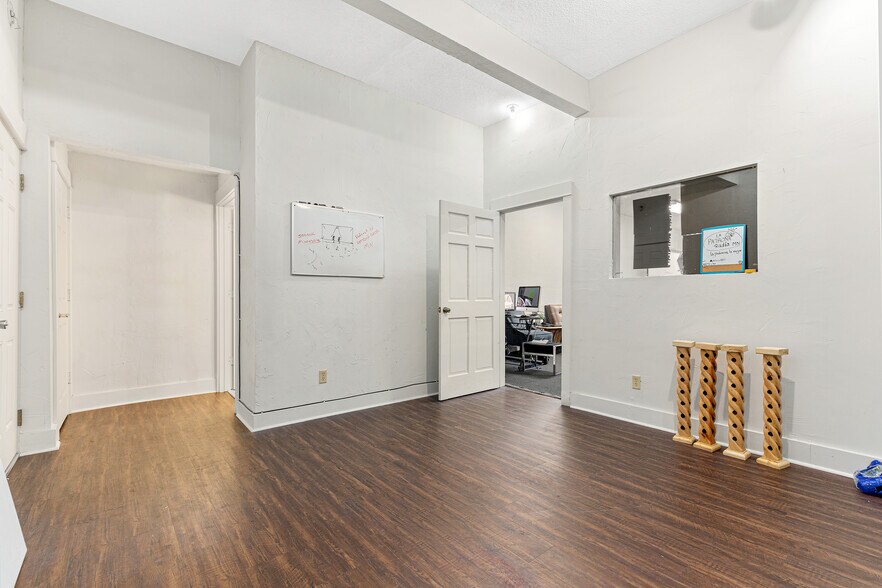 More Photos Of 3805 Chicago Ave, Minneapolis Storefront Retail Residential For Sale