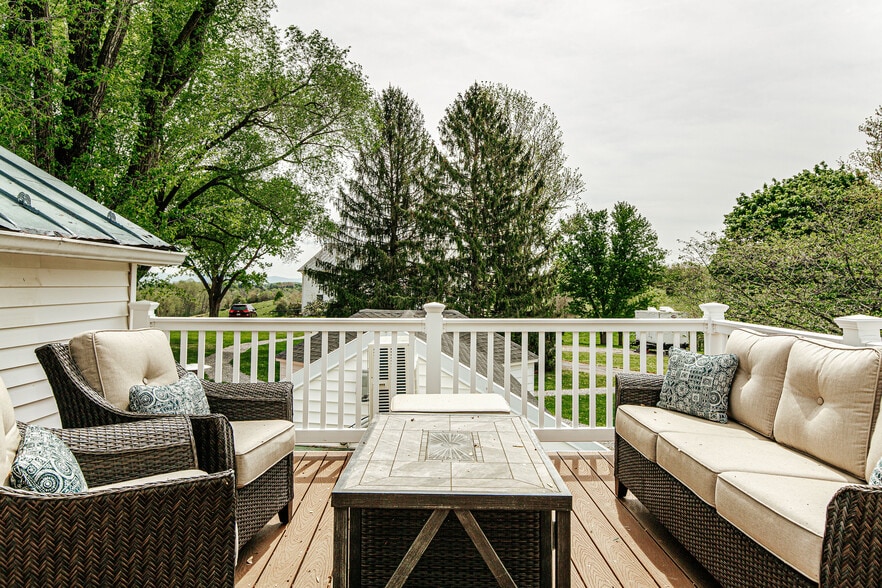 More Photos Of 1329 Commerce Rd, Staunton Hotel For Sale