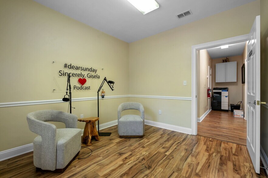 More Photos Of 2888 Mahan Dr, Tallahassee Medical For Lease