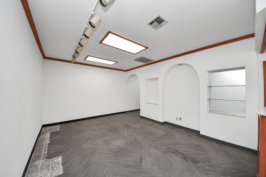 More Photos Of 13615 Bellaire Blvd, Houston Medical For Lease