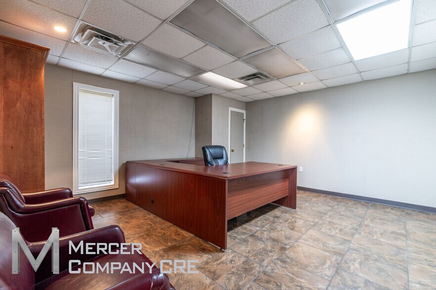 More Photos Of 813 SE 84th St, Oklahoma City Manufacturing For Sale