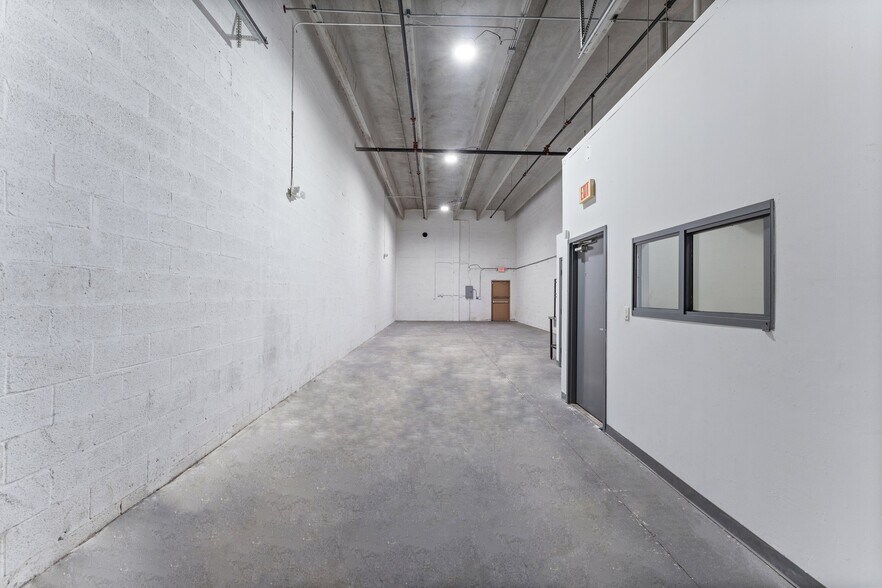 More Photos Of 13816 SW 142nd Ave, Miami Warehouse For Sale