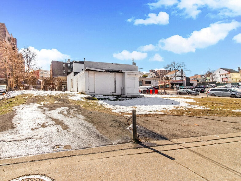 More Photos Of 416 Riverdale Ave, Yonkers Freestanding For Sale