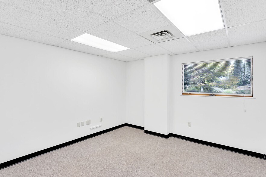 More Photos Of 6 Four Coins Dr, Canonsburg Light Distribution For Lease