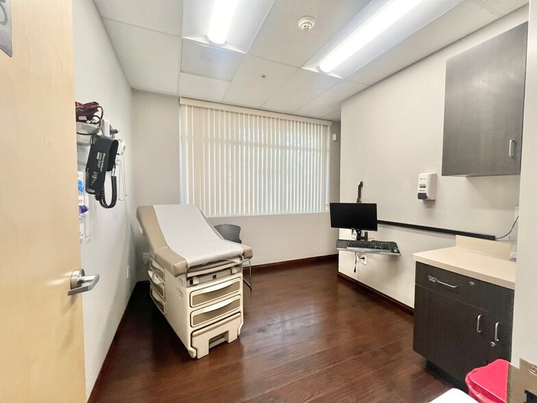 More Photos Of 2485 Sunrise Blvd, Gold River Office For Sale