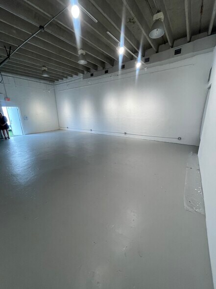 More Photos Of 676 NW 23rd St, Miami Warehouse For Lease