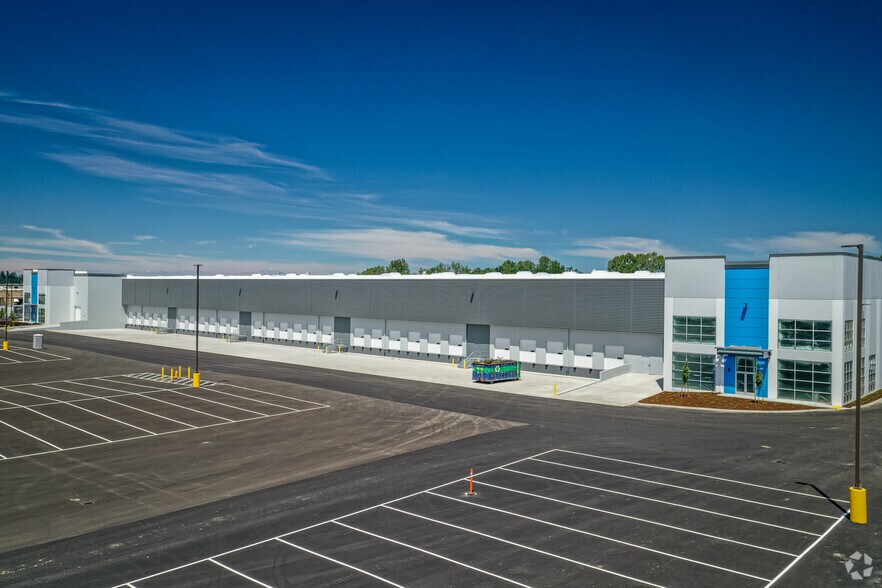 More Photos Of 12005 Steele St S, Tacoma Distribution For Lease