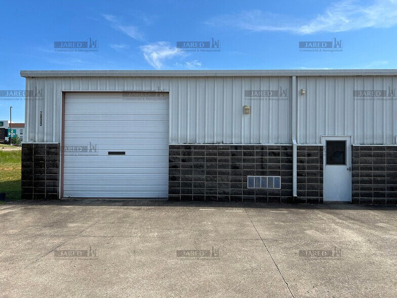 More Photos Of 2800 E 33rd Ter, Joplin Warehouse For Lease