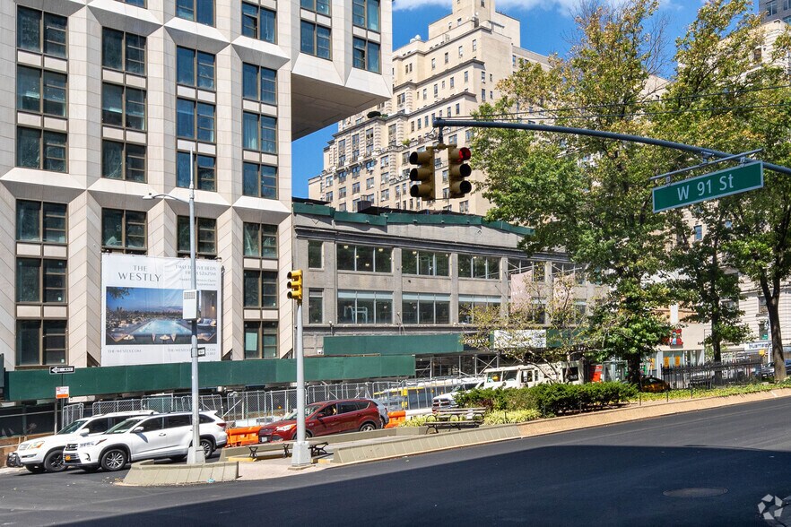 More Photos Of 2461 Broadway, New York Apartments For Lease