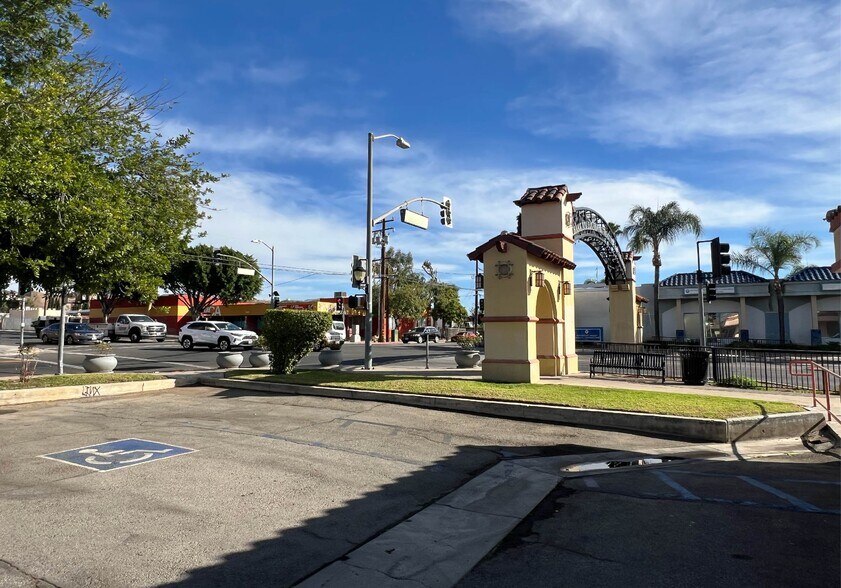 More Photos Of 1160-1172 N MacLay Ave, San Fernando Office For Lease