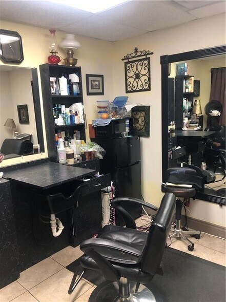 More Photos Of 2564 N College Ave, Fayetteville Freestanding For Sale