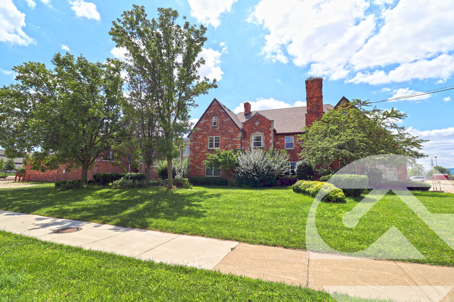 Primary Photo Of 6902 Chicago Rd, Warren Schools For Sale