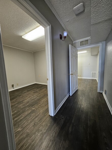 More Photos Of 2015 Monarch Dr, Austin Medical For Sale