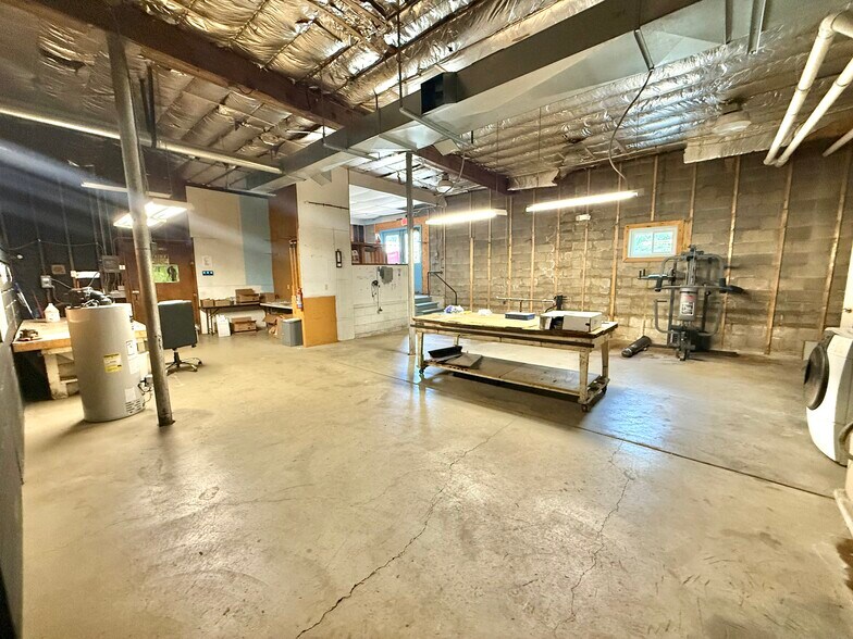 More Photos Of 707 N Lumber St, Bloomington Industrial For Sale