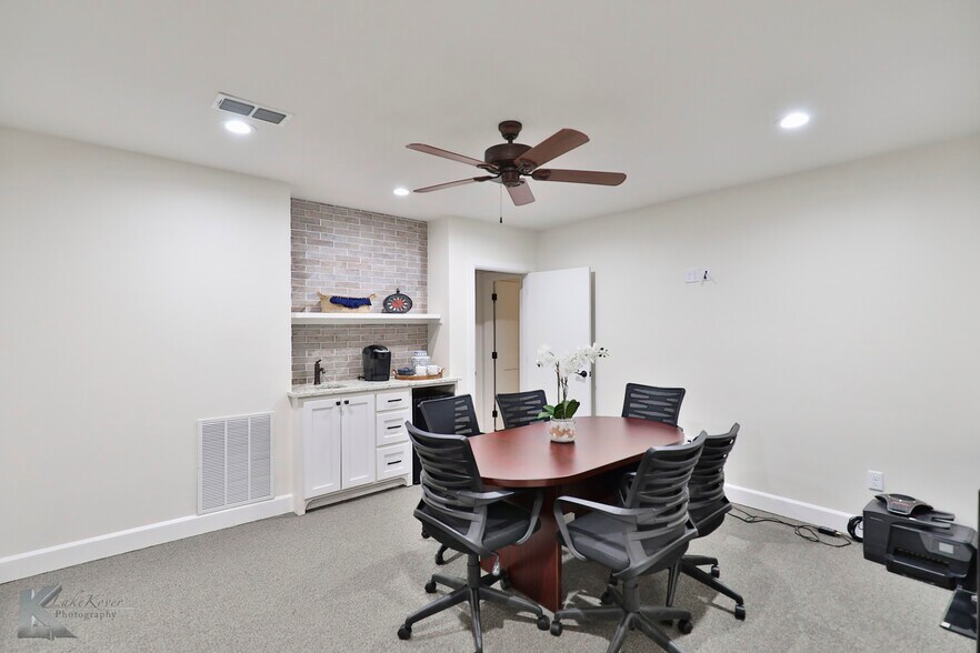 More Photos Of 2257 Industrial Blvd, Abilene Office For Sale