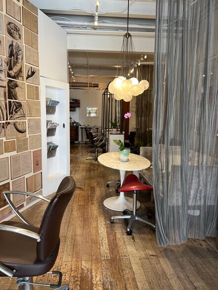 Primary Photo Of 401 Kamakee St, Honolulu Office For Lease