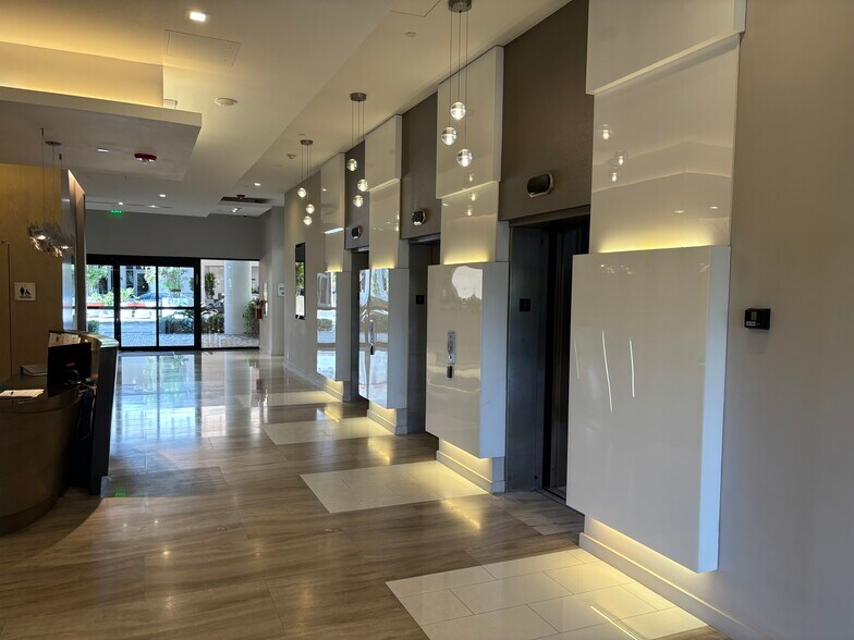 More Photos Of 2875 NE 191st St, Aventura Coworking Space